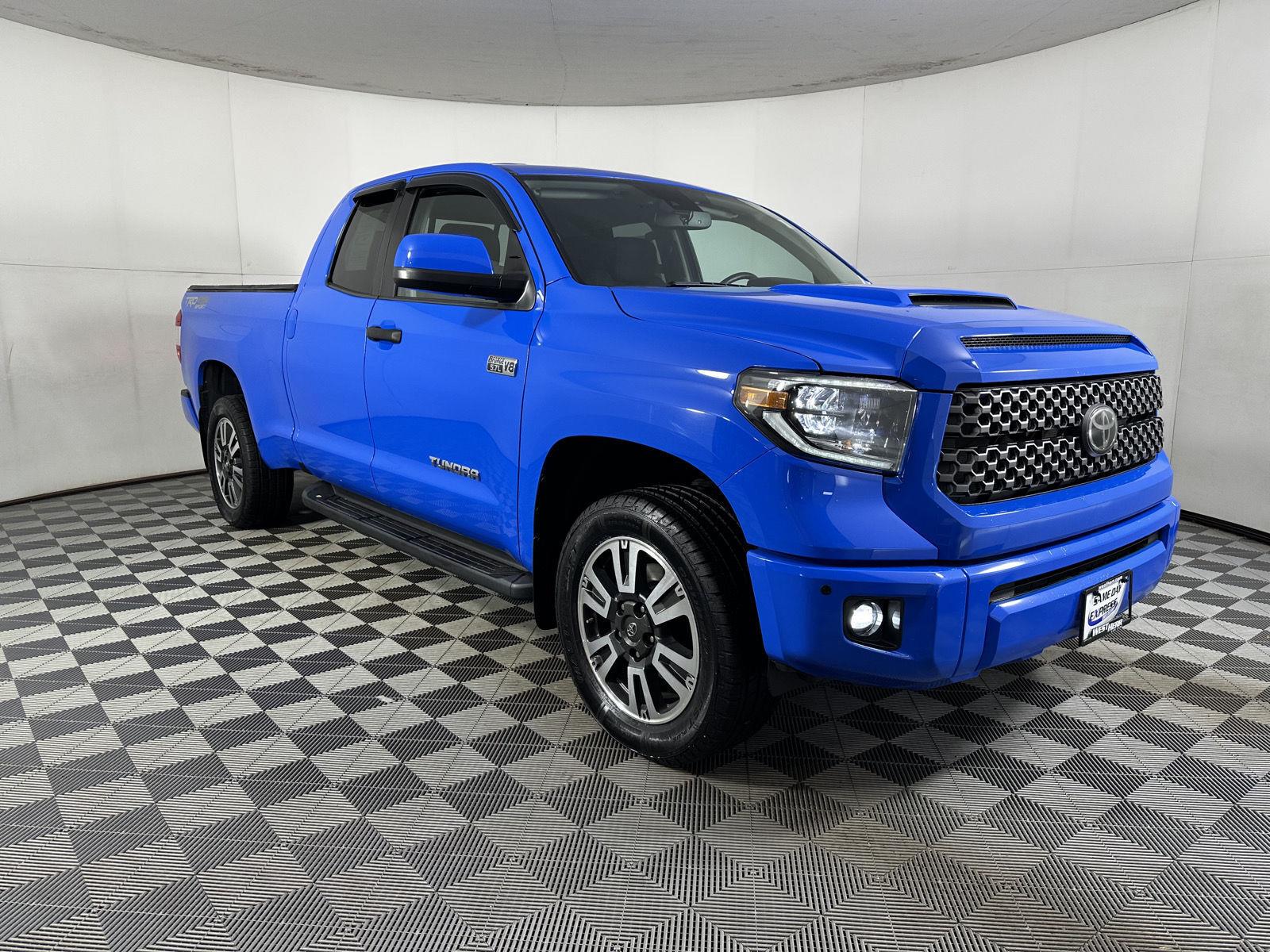 Used 2020 Voodoo Blue Toyota SR5 image 15