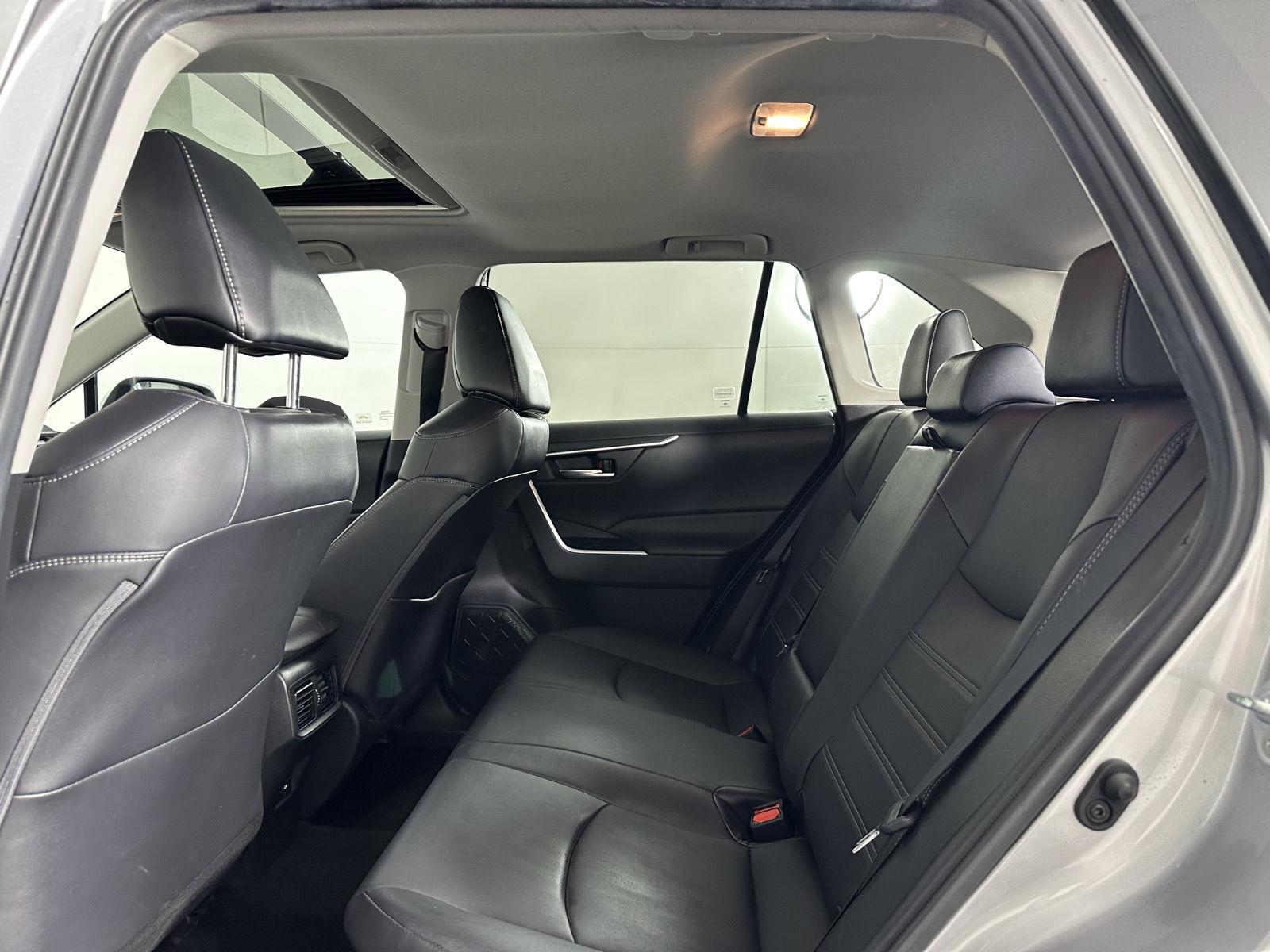 Used 2021 Silver Sky Metallic Toyota XLE Premium image 19