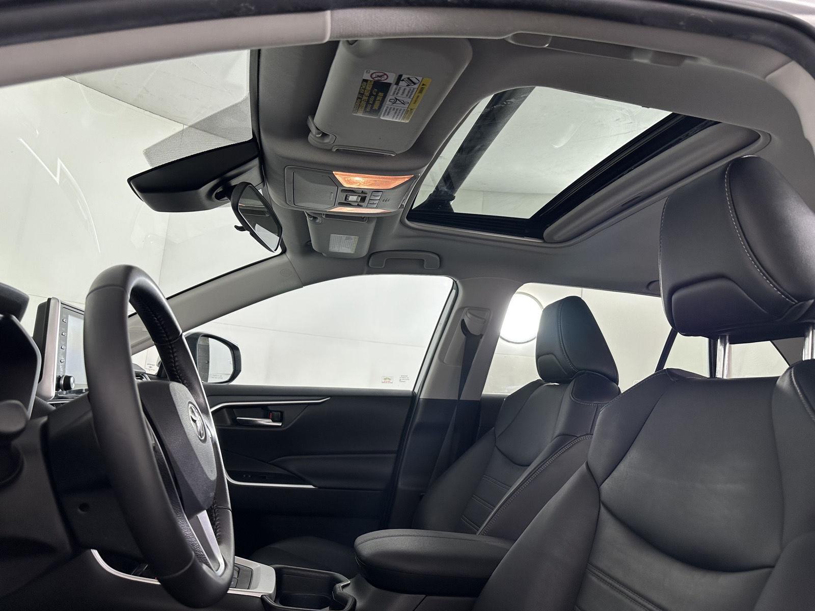 Used 2021 Silver Sky Metallic Toyota XLE Premium image 20