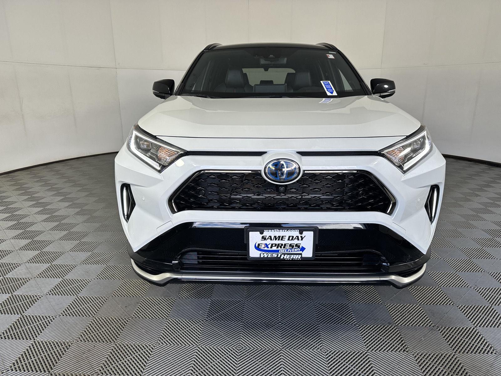Certified Used 2021 Blizzard Pearl w/Midnight Black Metallic Roof Toyota XSE image 2