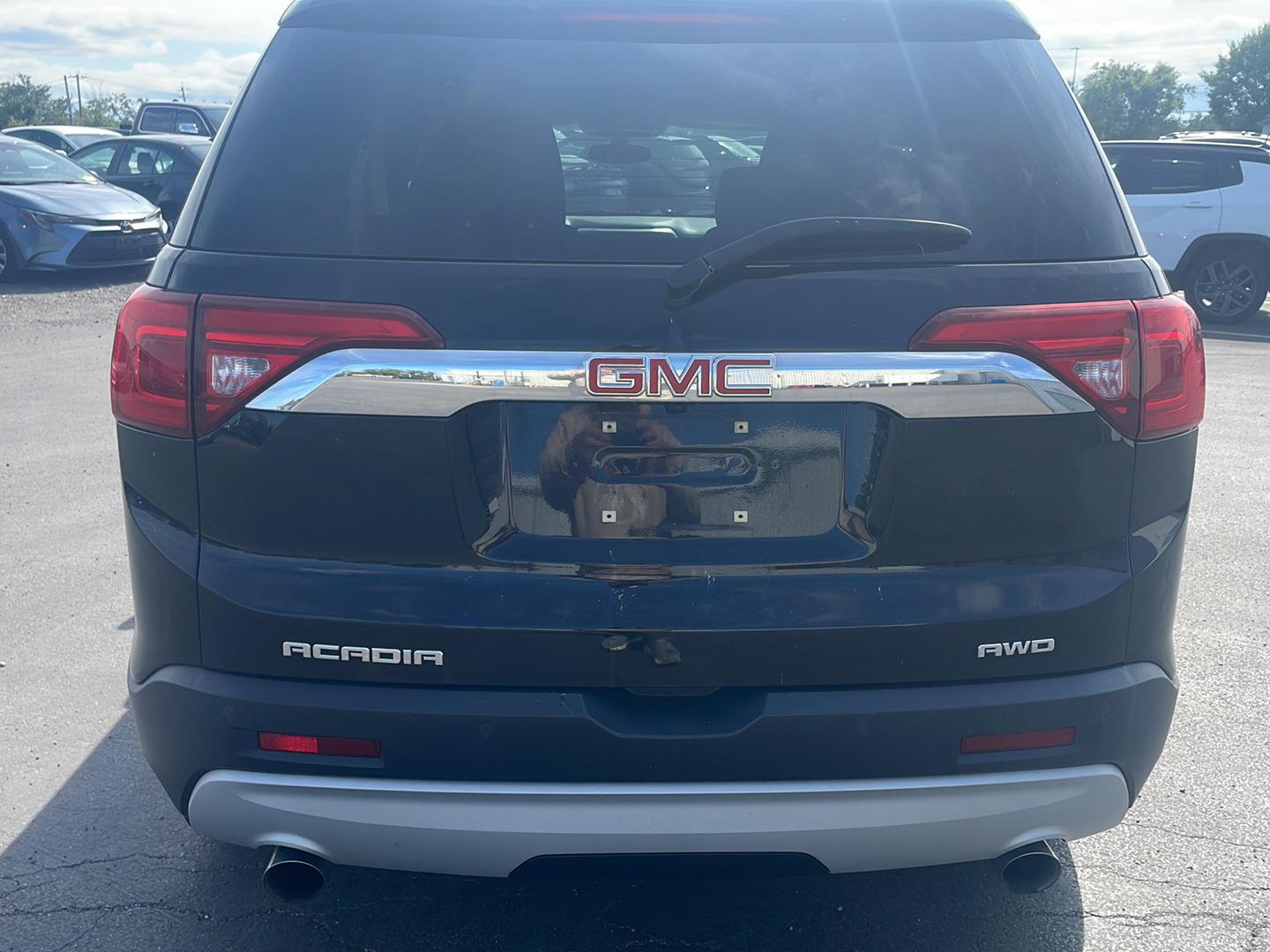 Used 2018 Ebony Twilight Metallic GMC SLE image 10