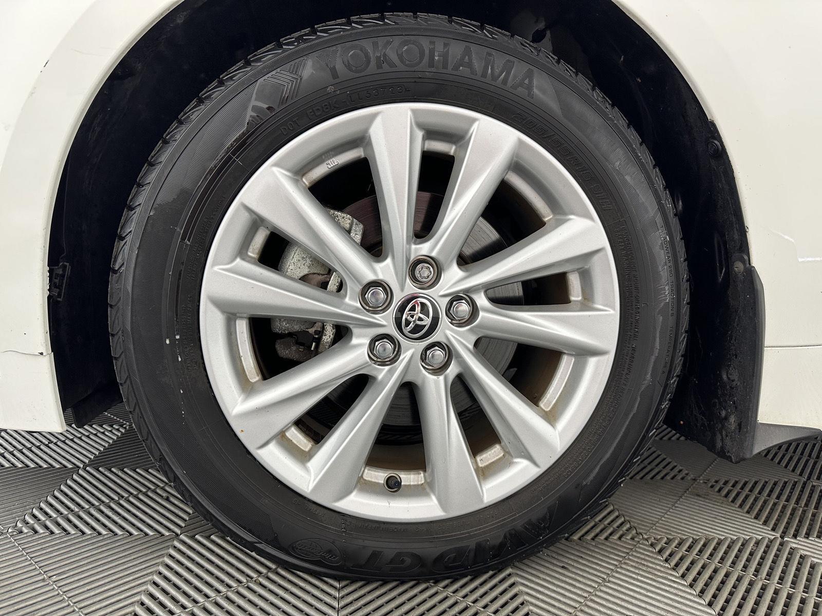 Certified Used 2024 Ice Cap Toyota SE image 2