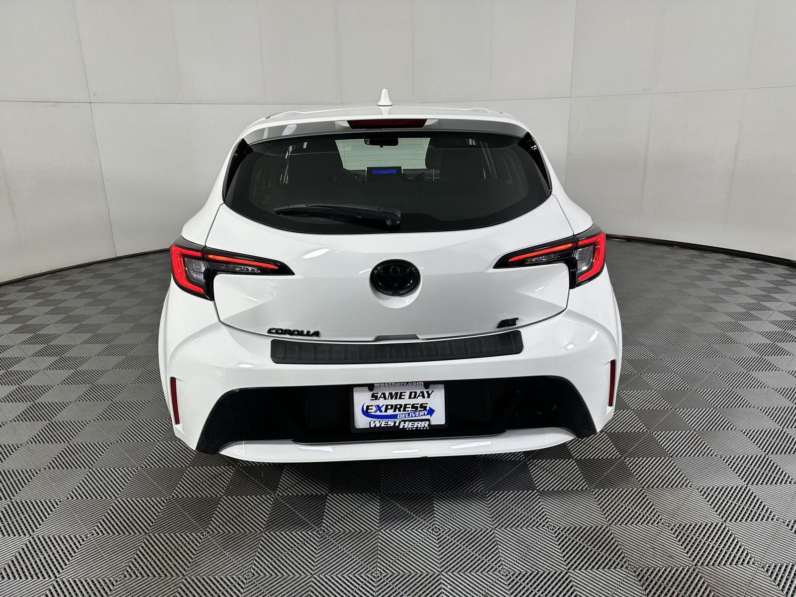 Certified Used 2024 Ice Cap Toyota SE image 9