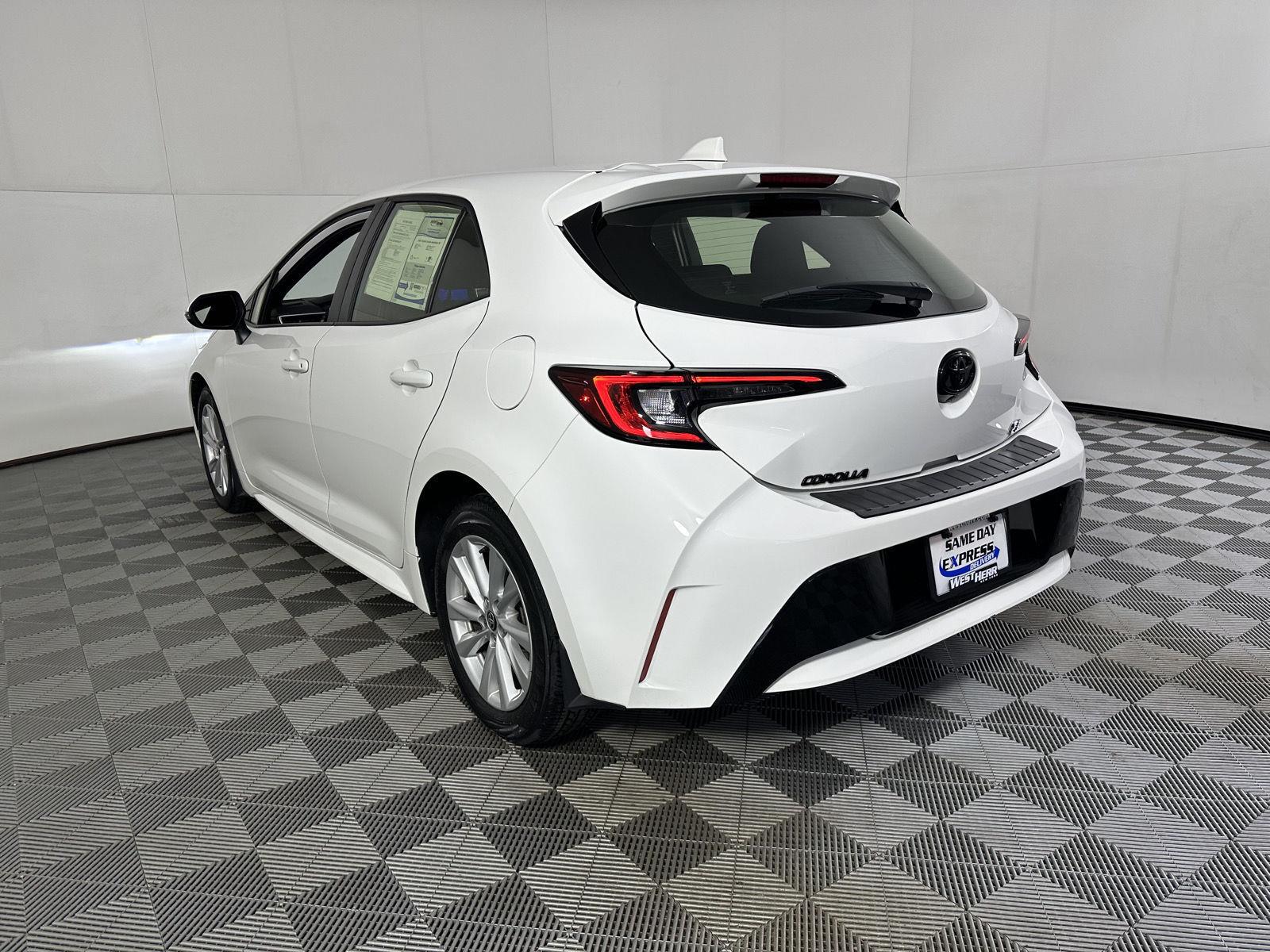 Certified Used 2024 Ice Cap Toyota SE image 10