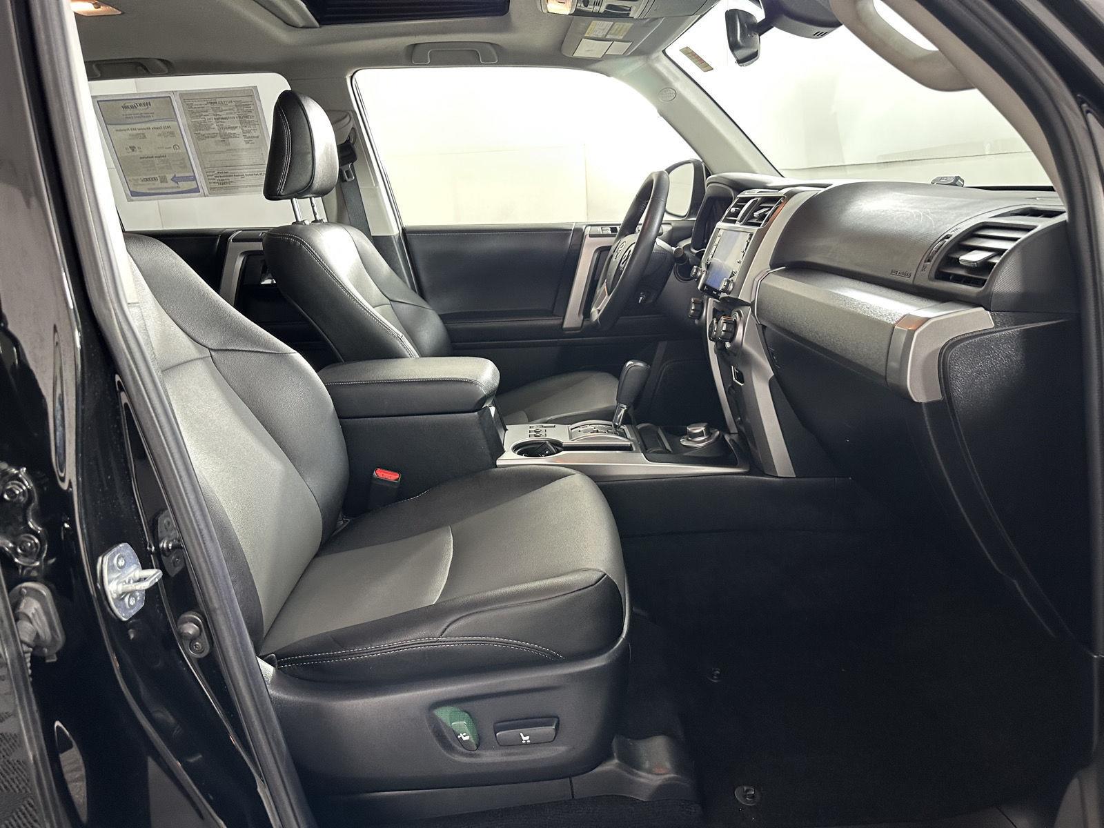 Used 2021 Midnight Black Metallic Toyota SR5 Premium image 30