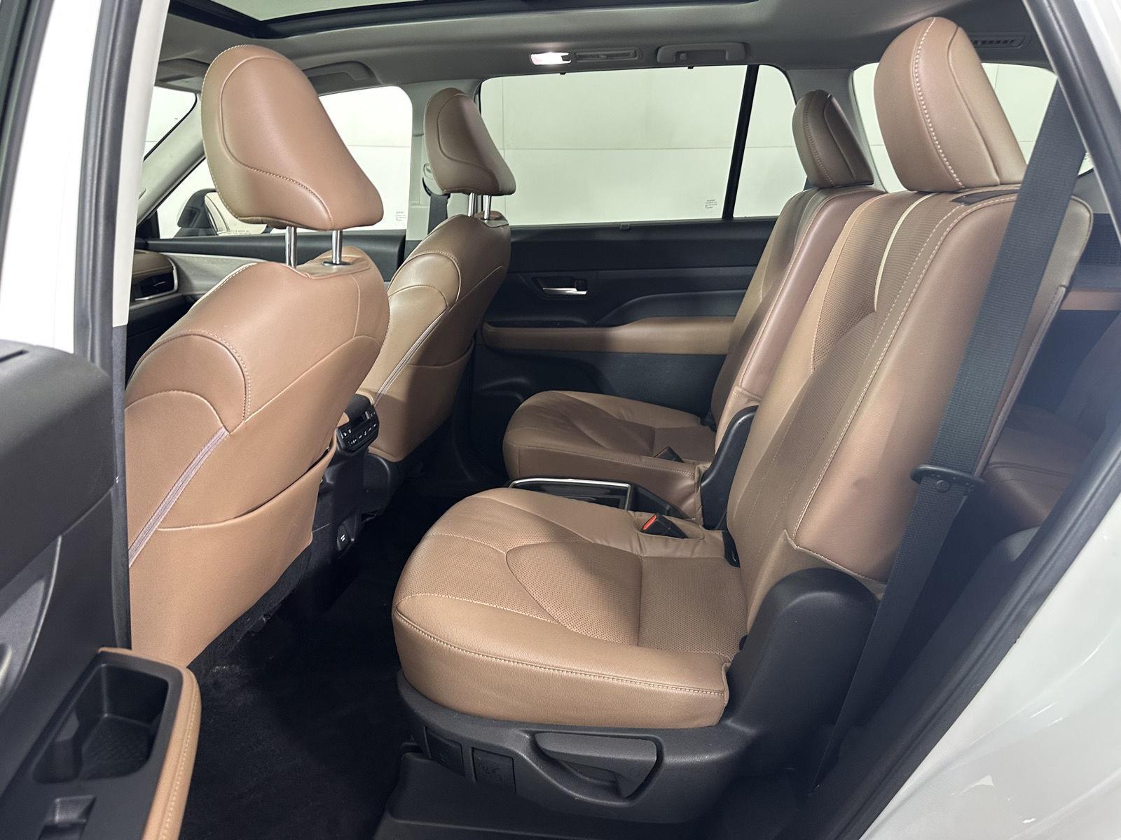 Certified Used 2024 Wind Chill Pearl Toyota Platinum image 31