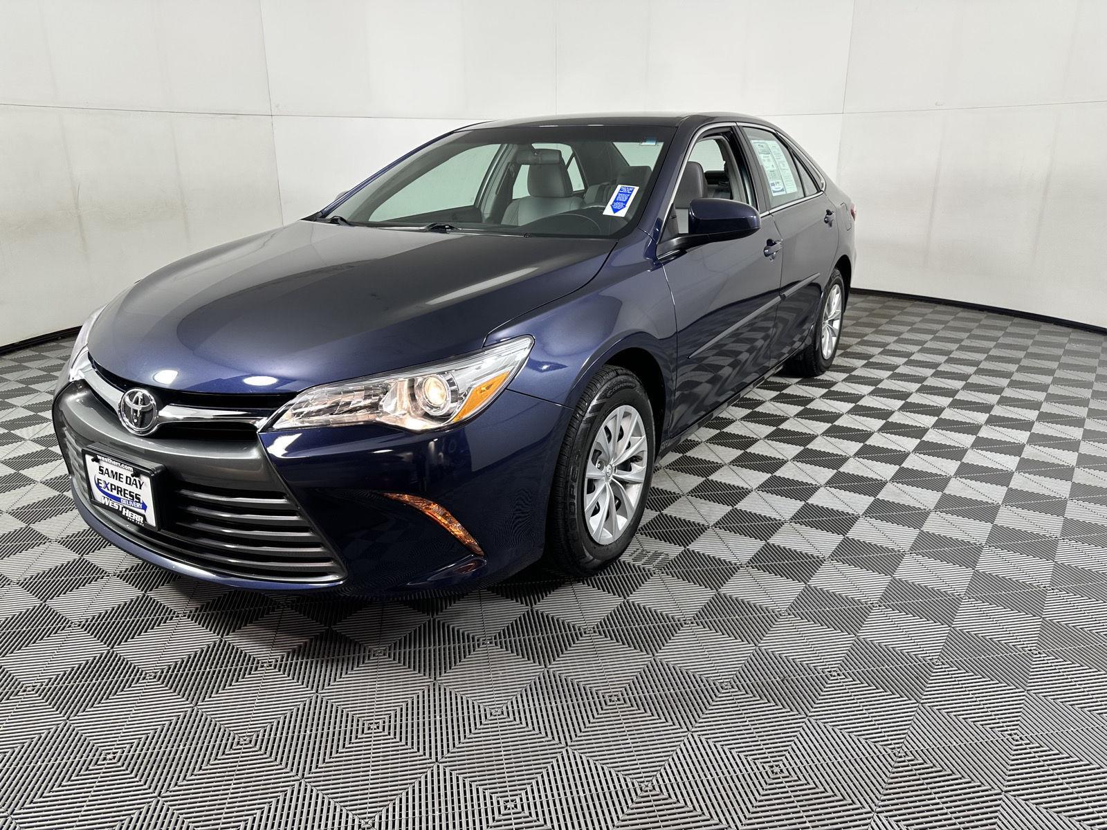 Used 2017 Parisian Night Pearl Toyota SE image 16