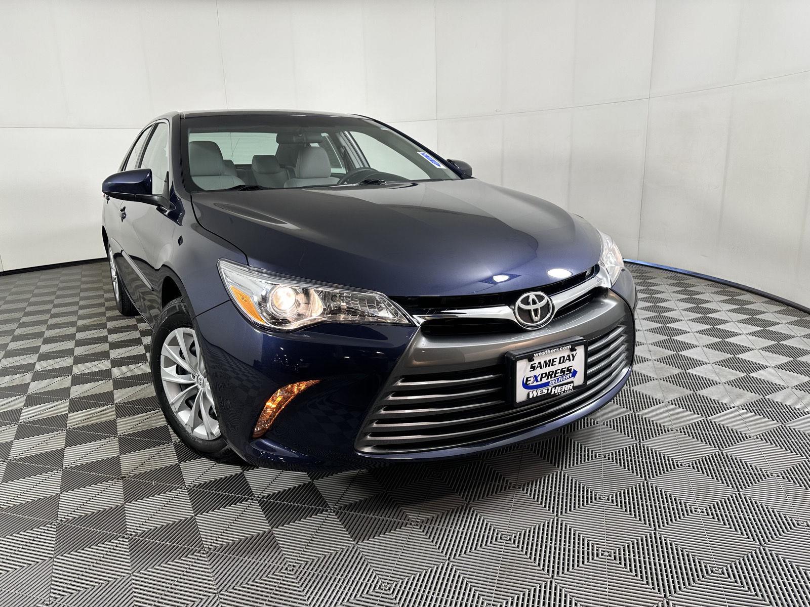 Used 2017 Parisian Night Pearl Toyota SE image 18