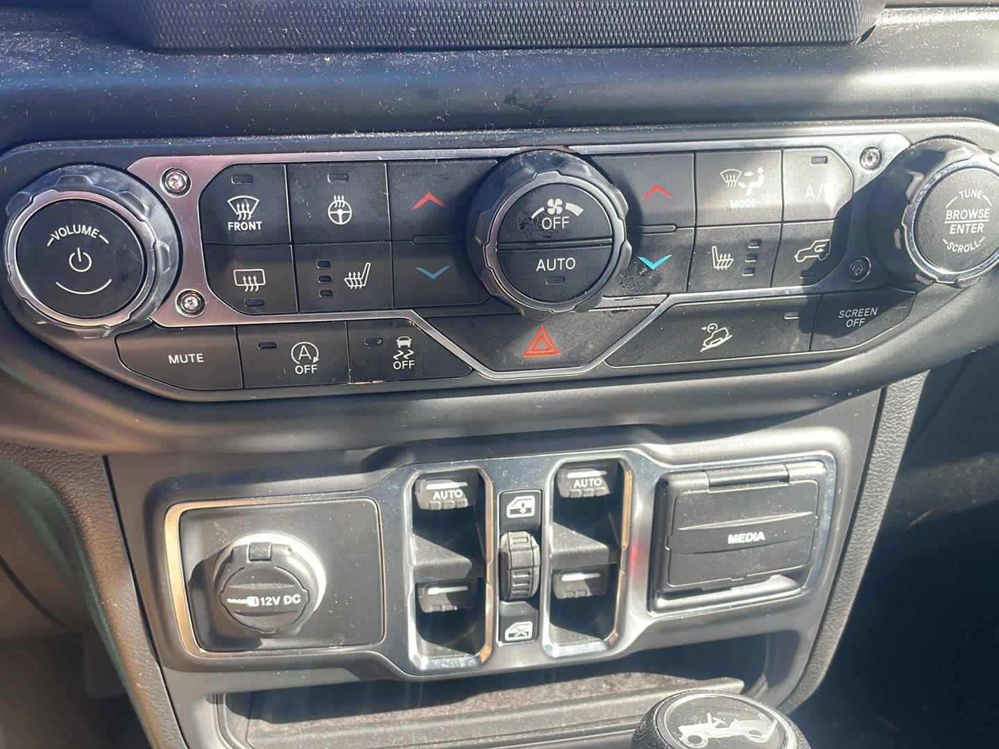 Used 2018 Bright White Clearcoat Jeep Sport S image 4