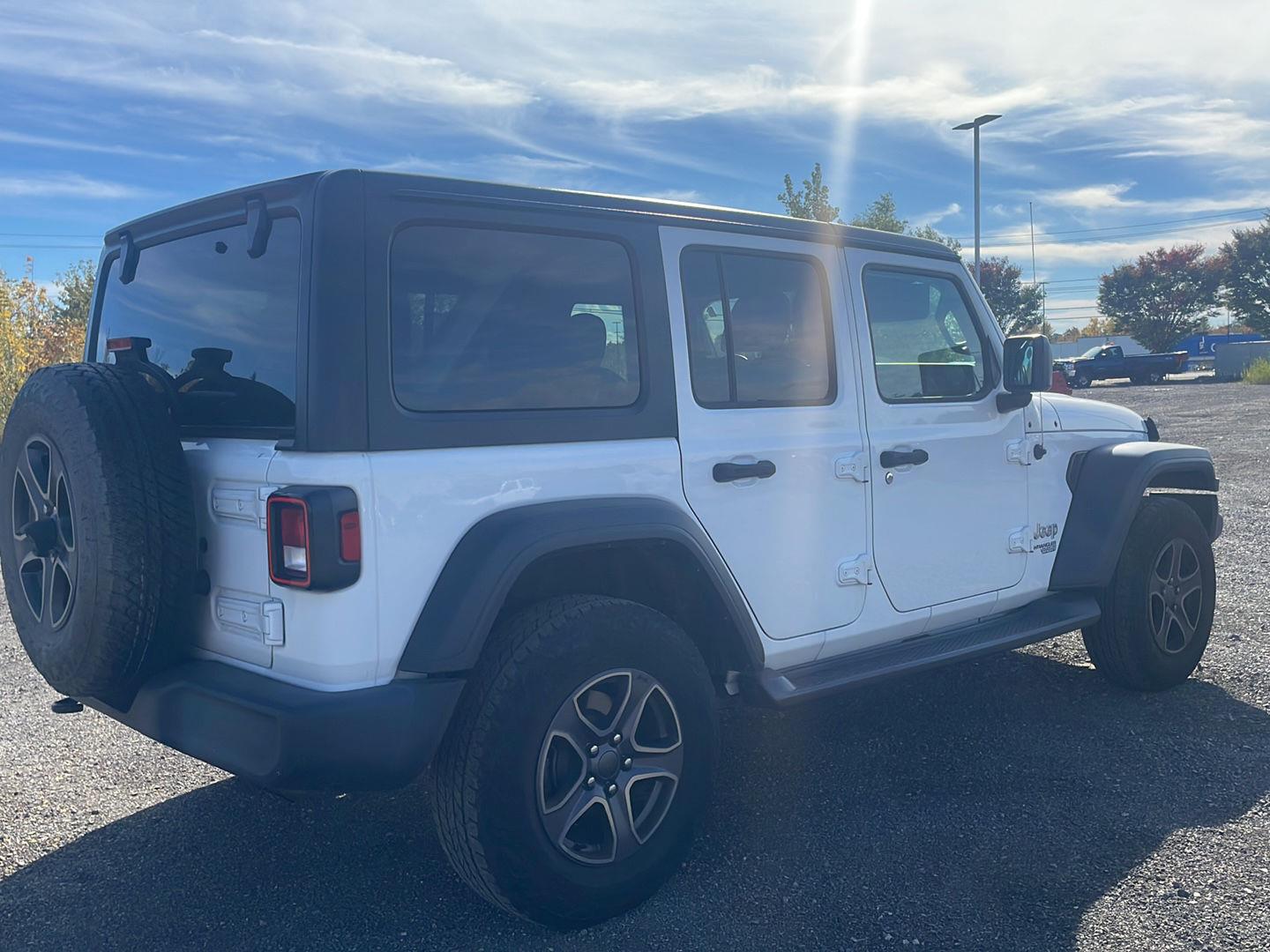 Used 2018 Bright White Clearcoat Jeep Sport S image 8
