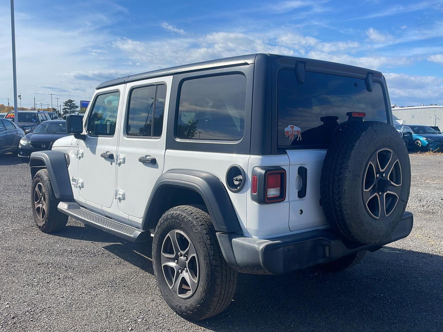 Used 2018 Bright White Clearcoat Jeep Sport S image 10