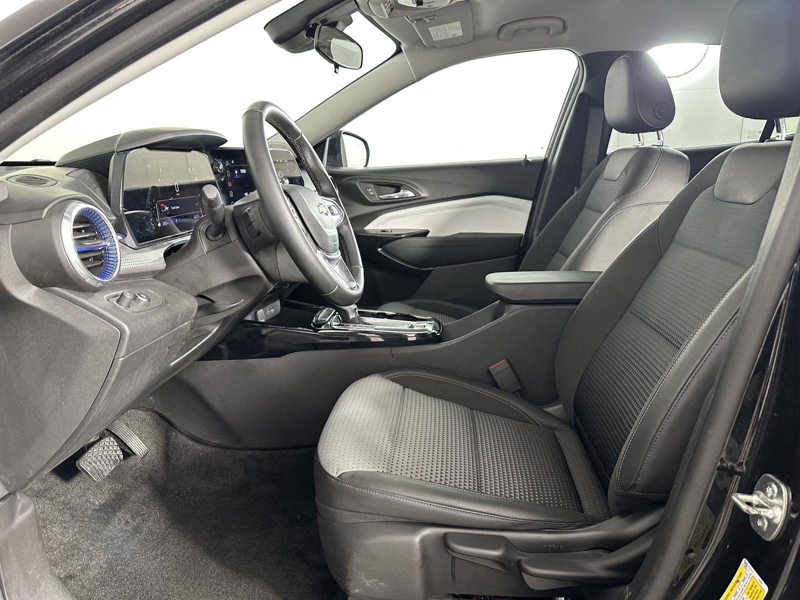 Used 2024 Mosaic Black Metallic Chevrolet LT image 20