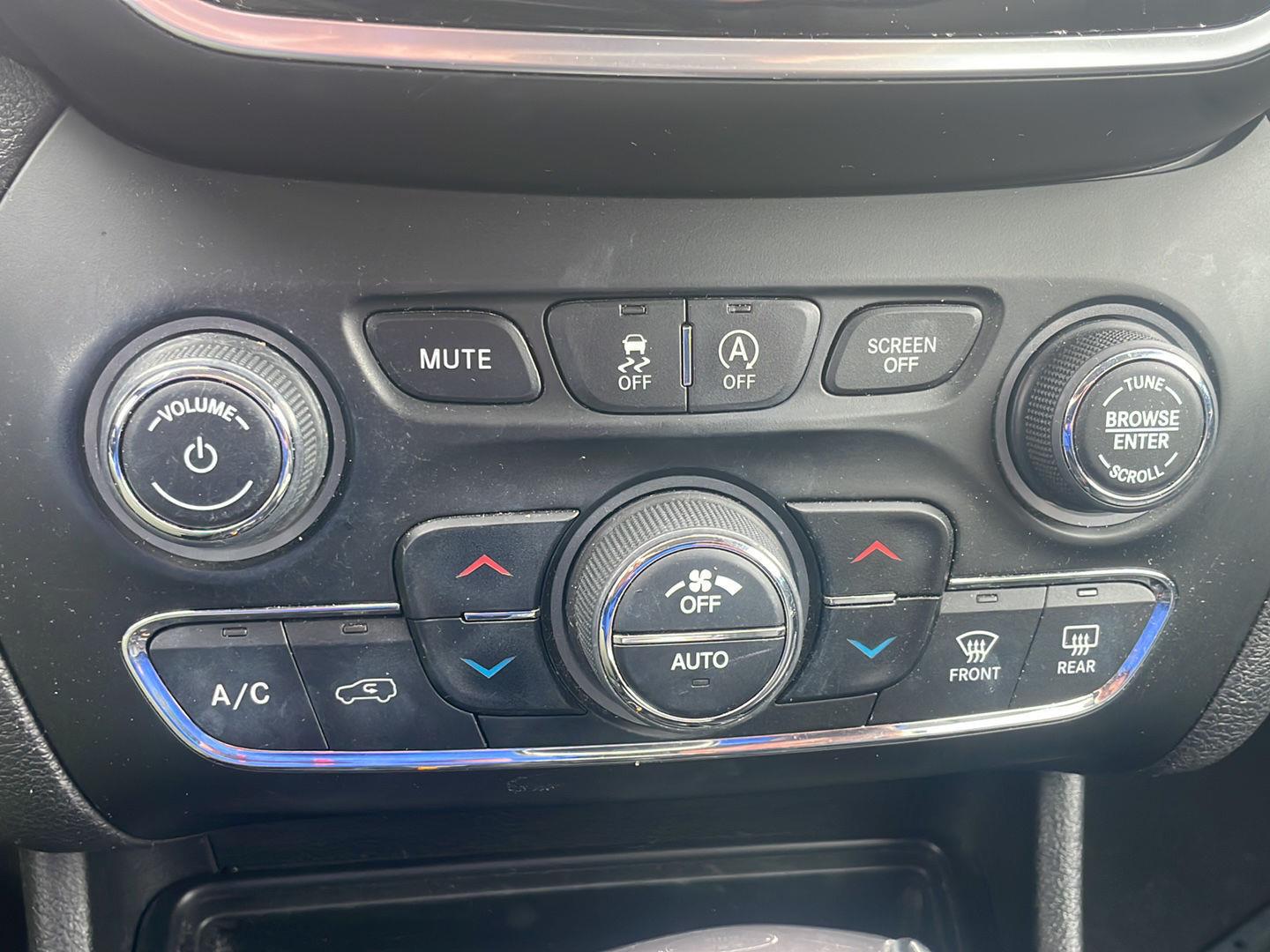 Used 2019 Velvet Red Pearlcoat Jeep Limited image 4