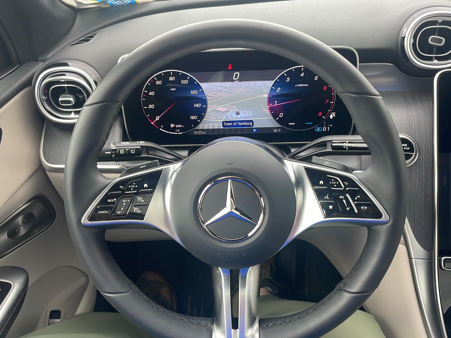Used 2026  Mercedes-Benz GLC 300 image 7
