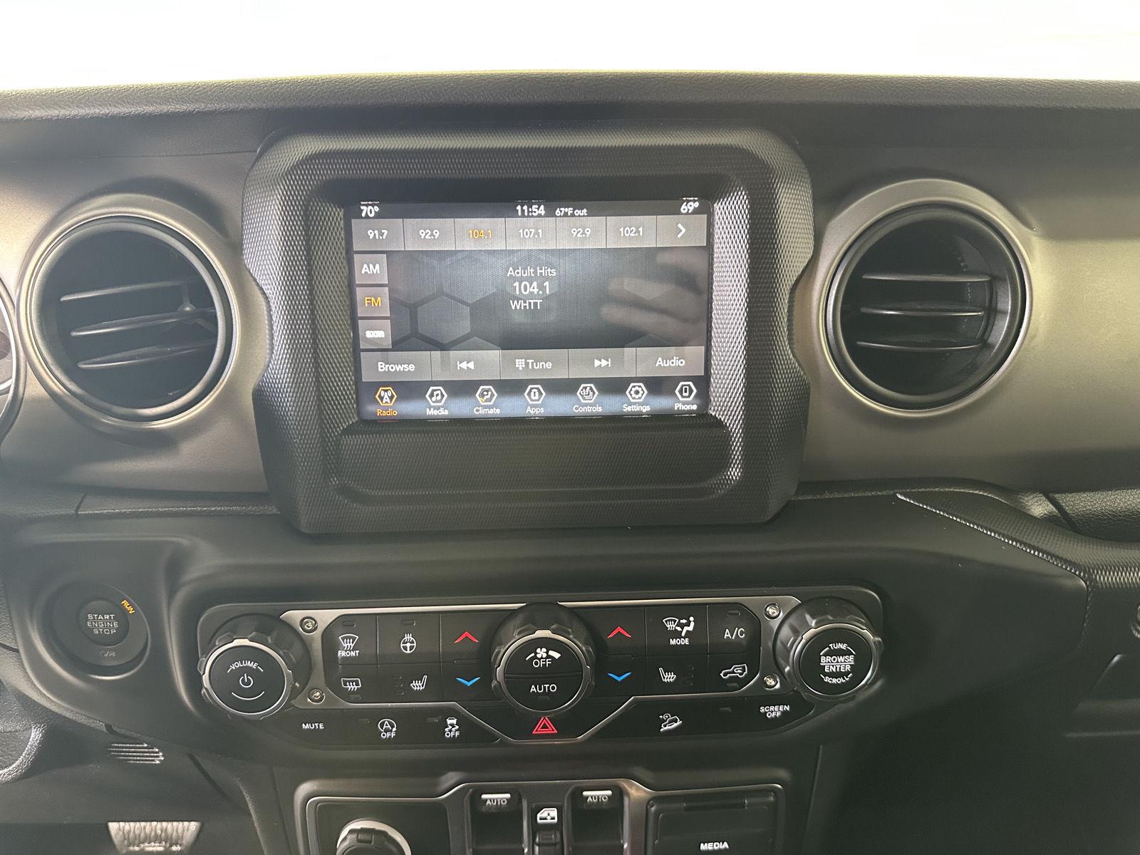 Used 2018 Bright White Clearcoat Jeep Sport S image 15