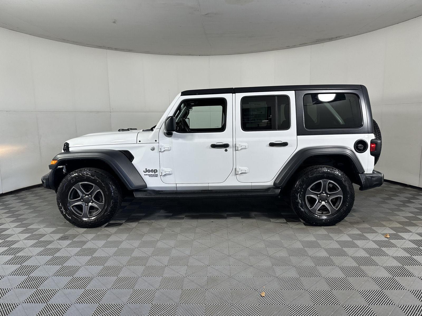 Used 2018 Bright White Clearcoat Jeep Sport S image 18