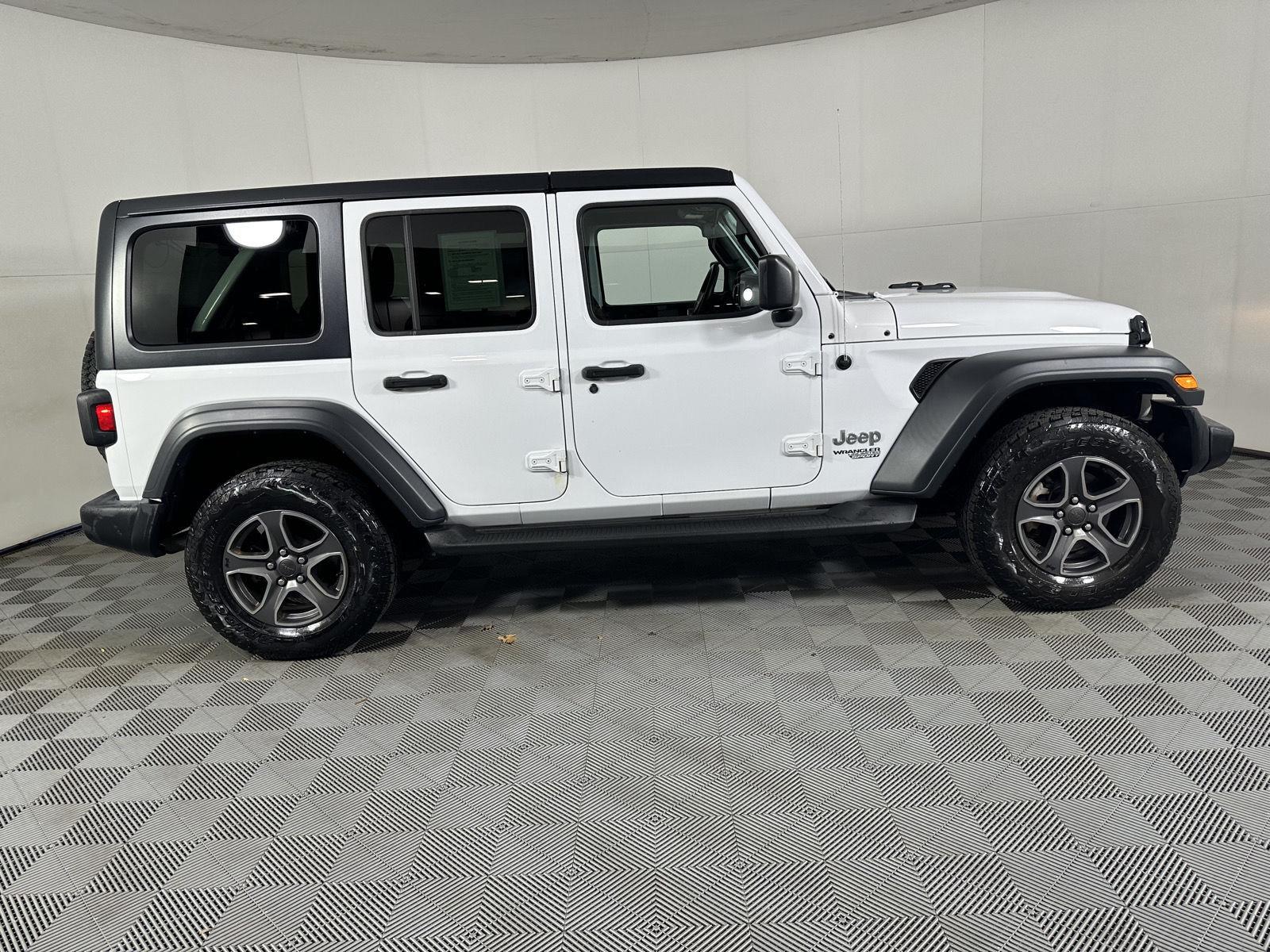Used 2018 Bright White Clearcoat Jeep Sport S image 23