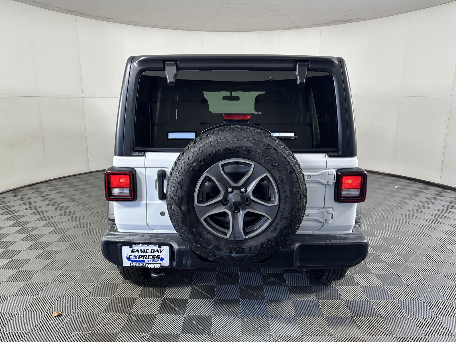 Used 2018 Bright White Clearcoat Jeep Sport S image 25