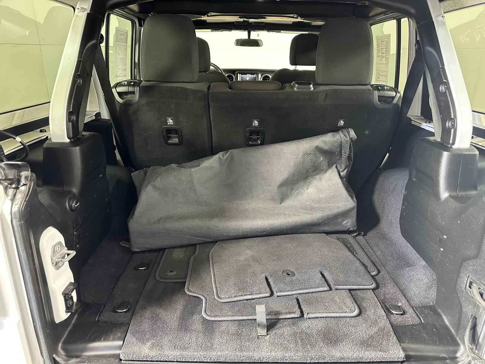 Used 2018 Bright White Clearcoat Jeep Sport S image 28