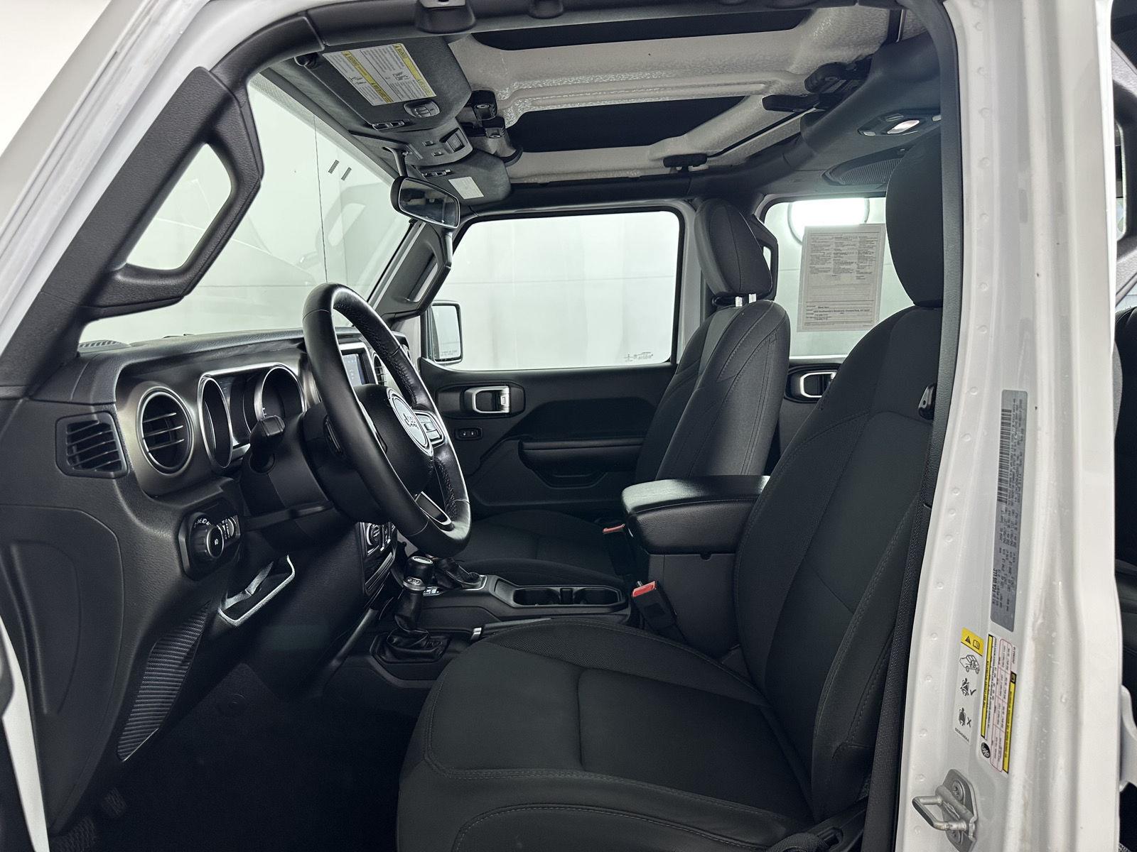 Used 2018 Bright White Clearcoat Jeep Sport S image 31