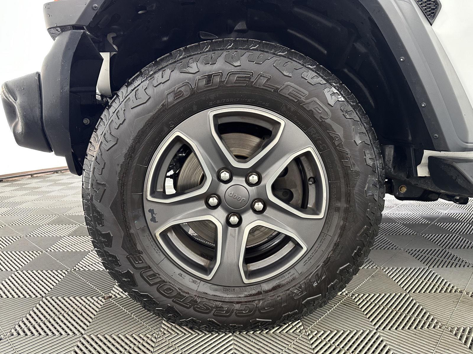 Used 2018 Bright White Clearcoat Jeep Sport S image 32