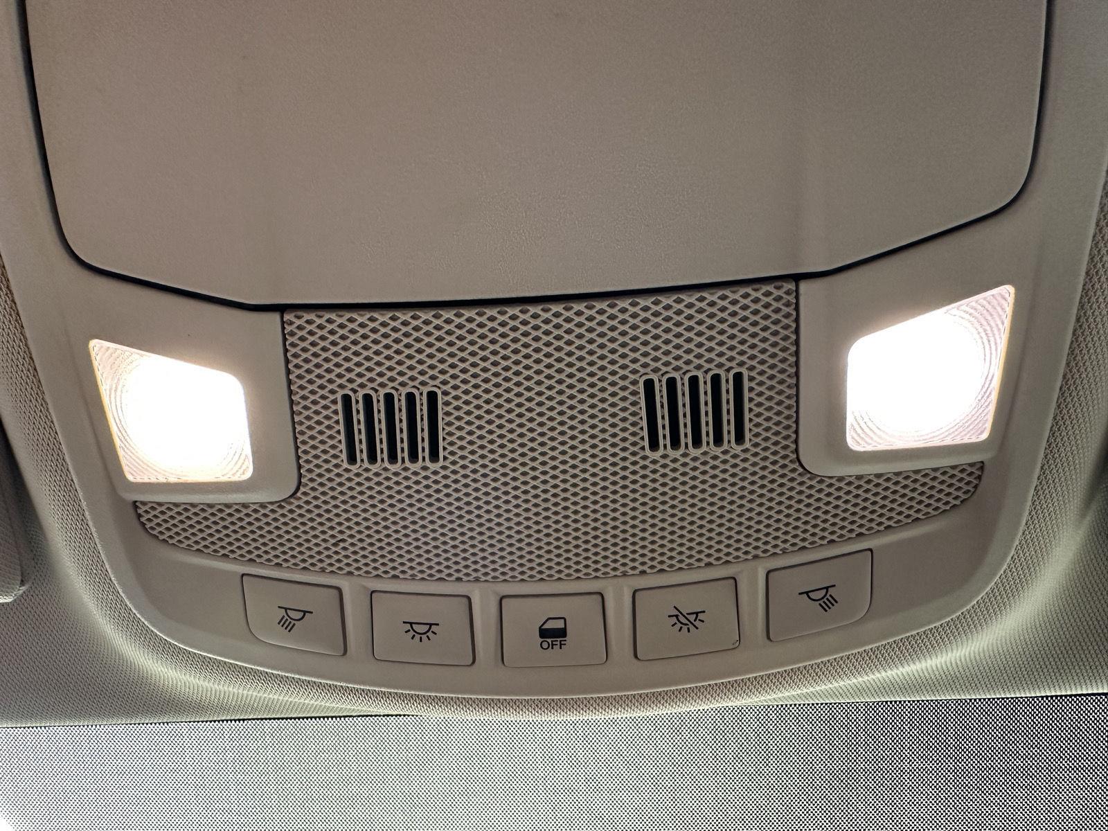 Used 2016 Deep Impact Blue Ford SE image 3
