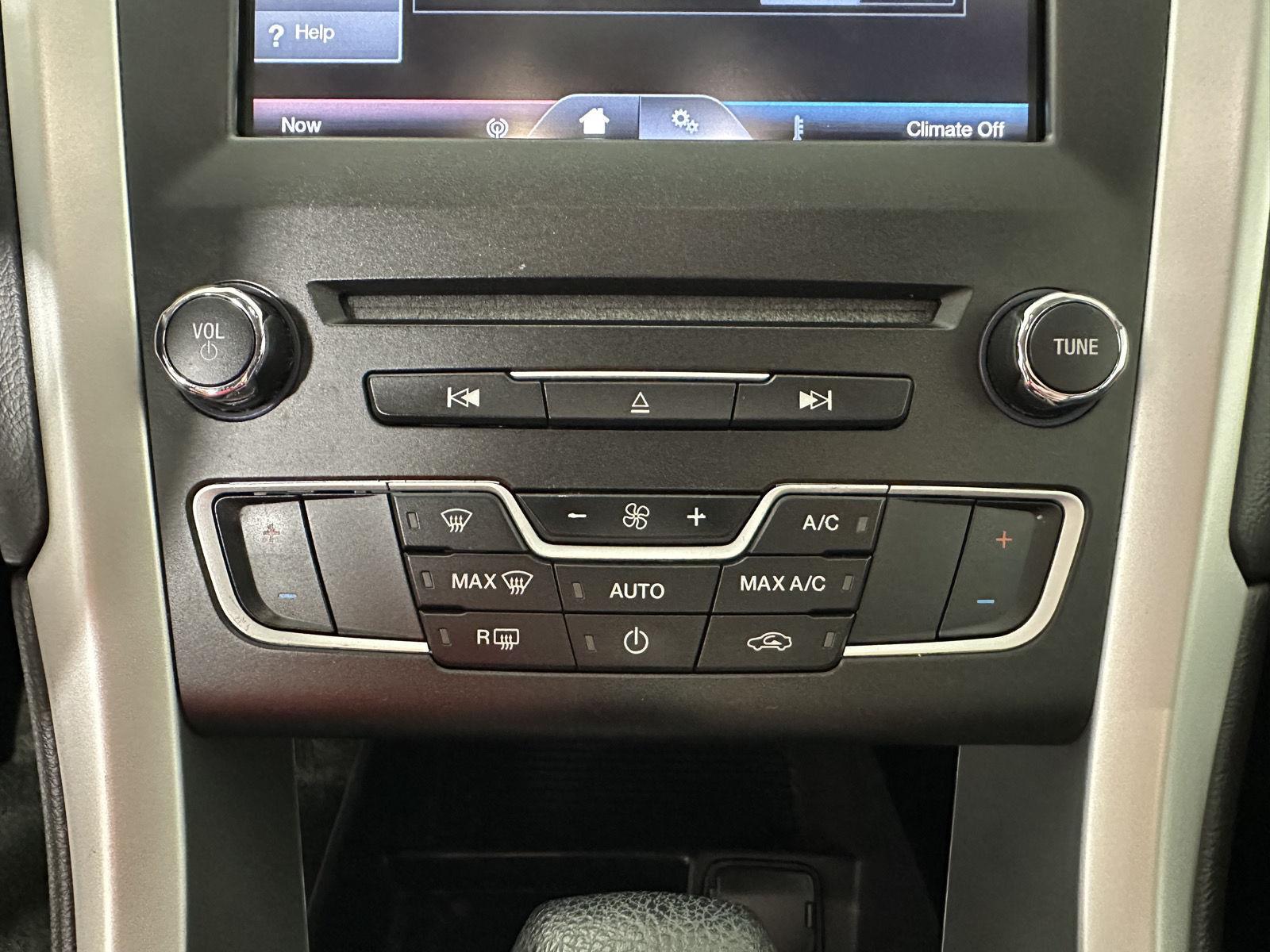 Used 2016 Deep Impact Blue Ford SE image 5