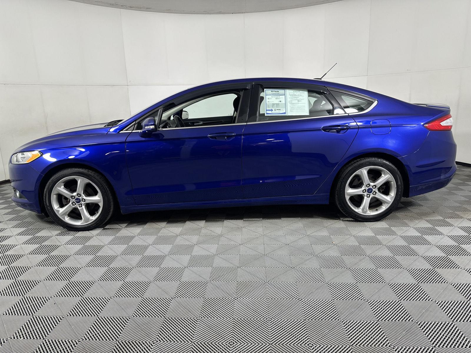 Used 2016 Deep Impact Blue Ford SE image 9