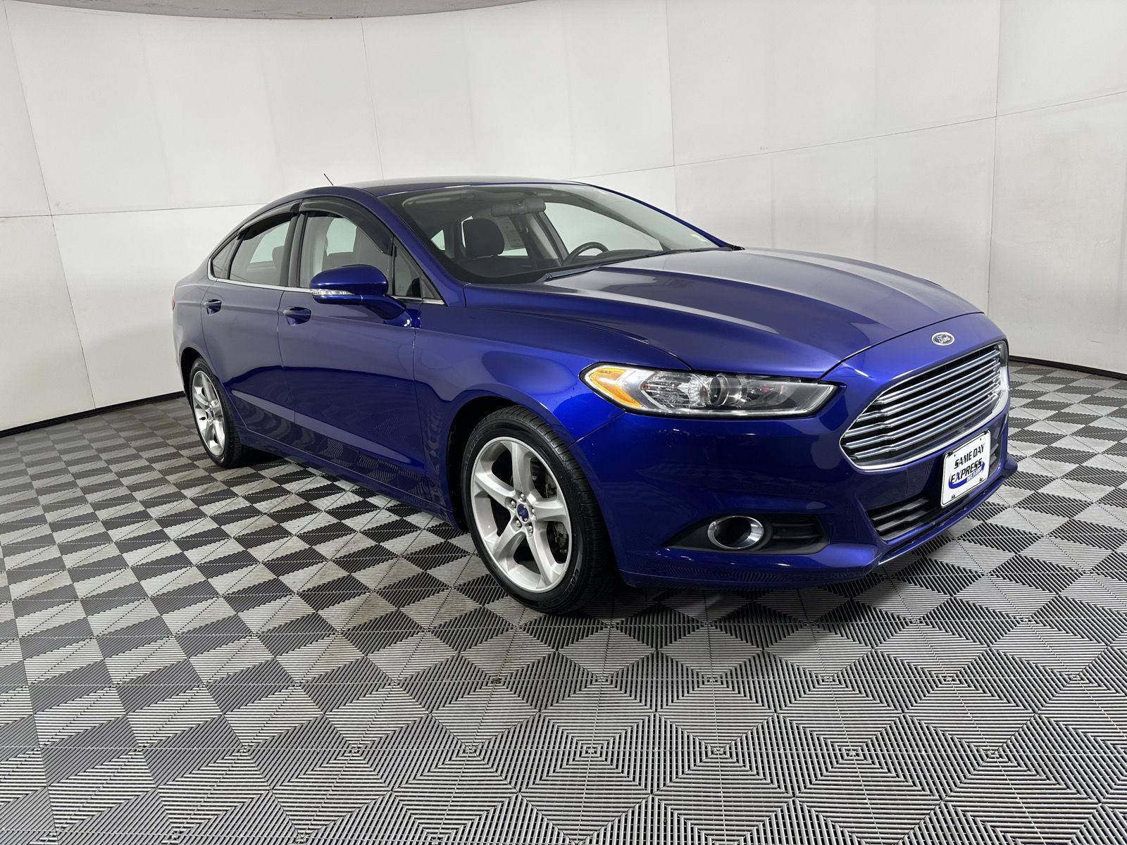 Used 2016 Deep Impact Blue Ford SE image 12