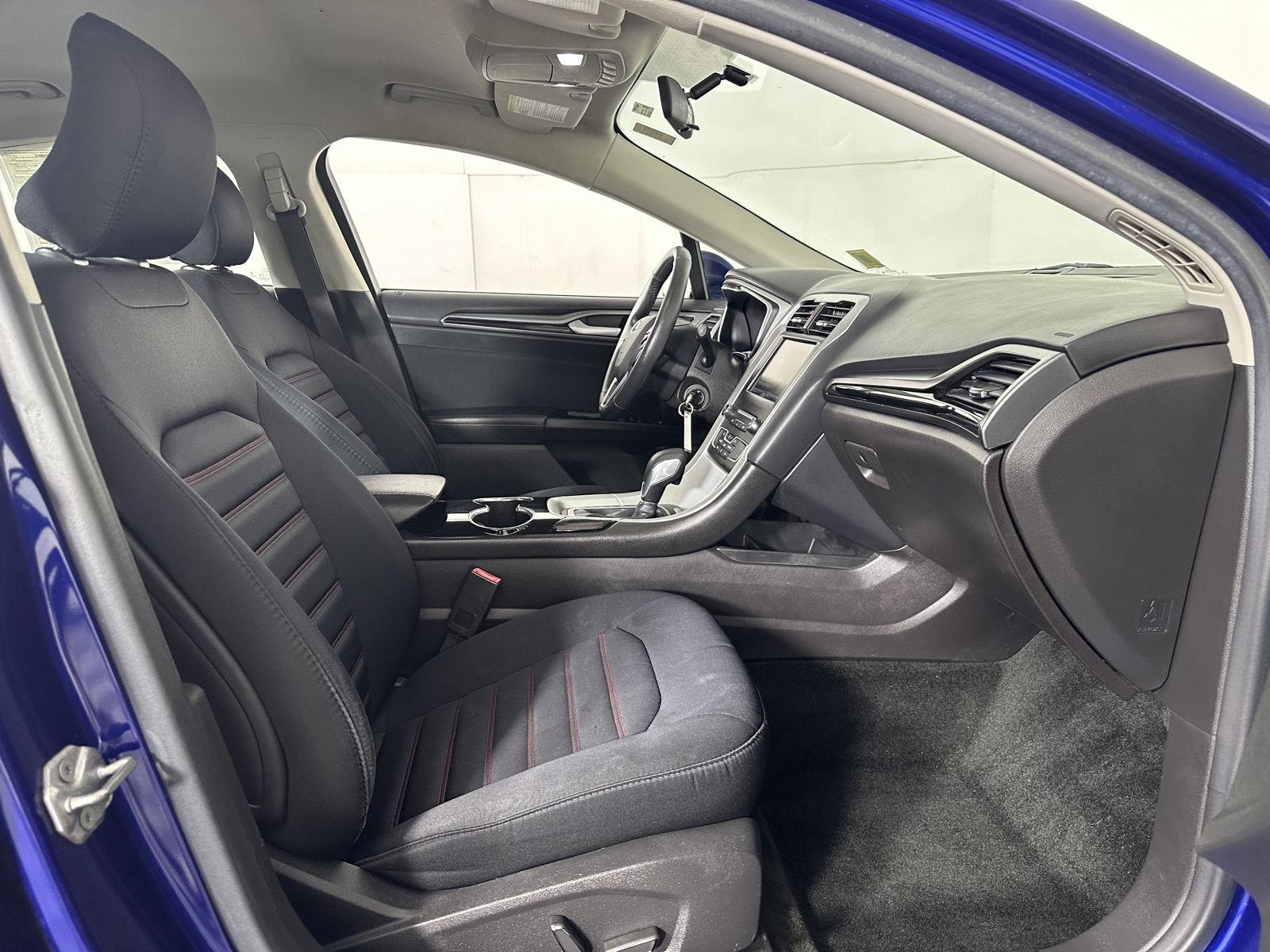 Used 2016 Deep Impact Blue Ford SE image 17