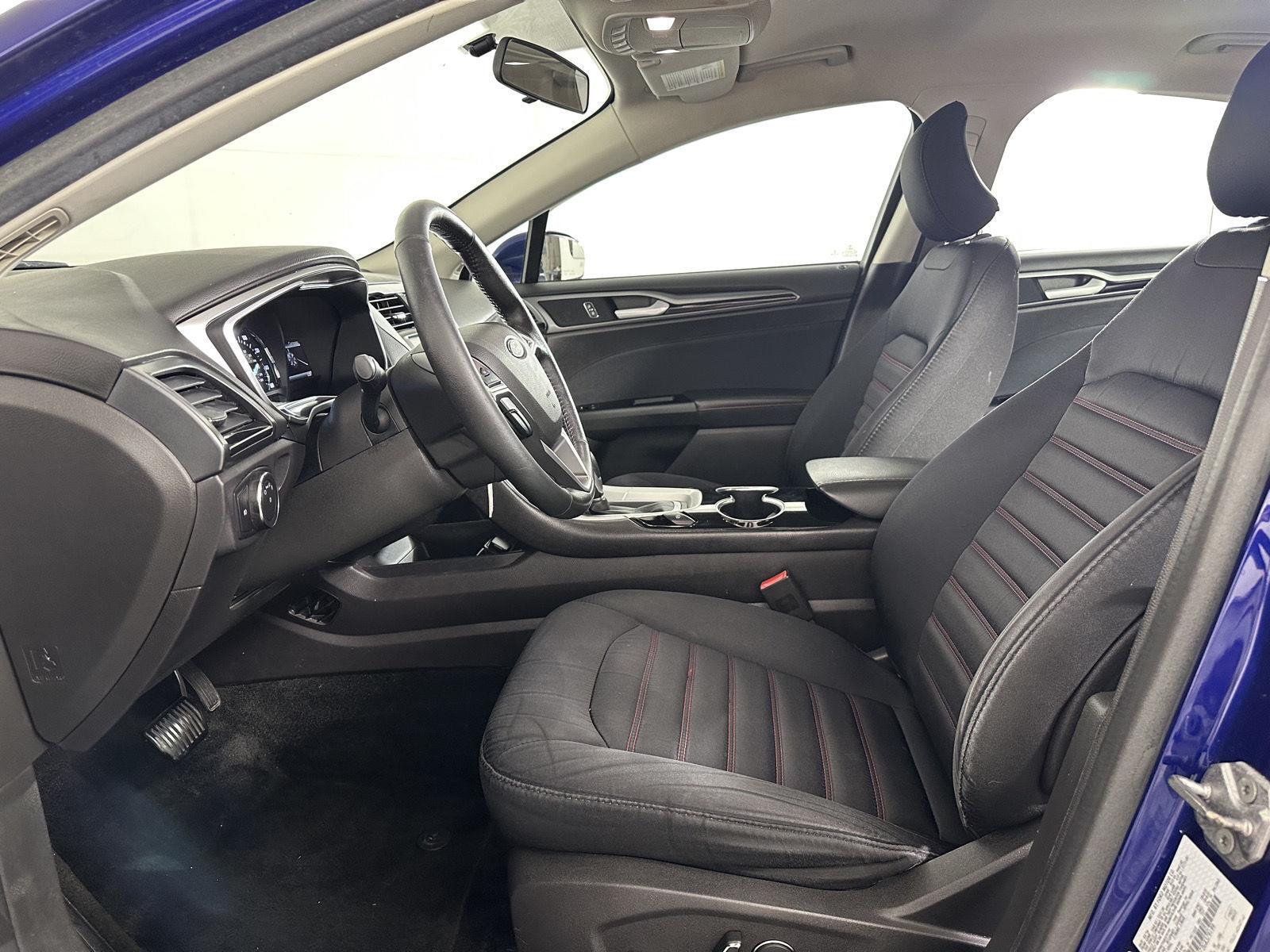 Used 2016 Deep Impact Blue Ford SE image 21