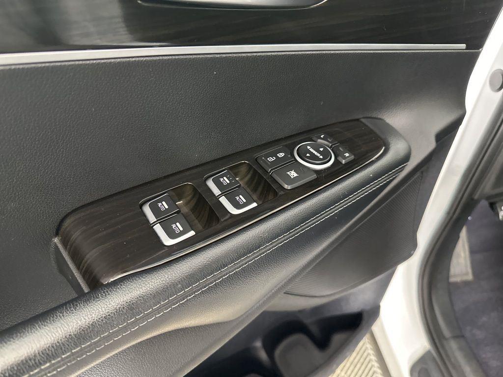Used 2020 Snow White Pearl Kia LX image 24