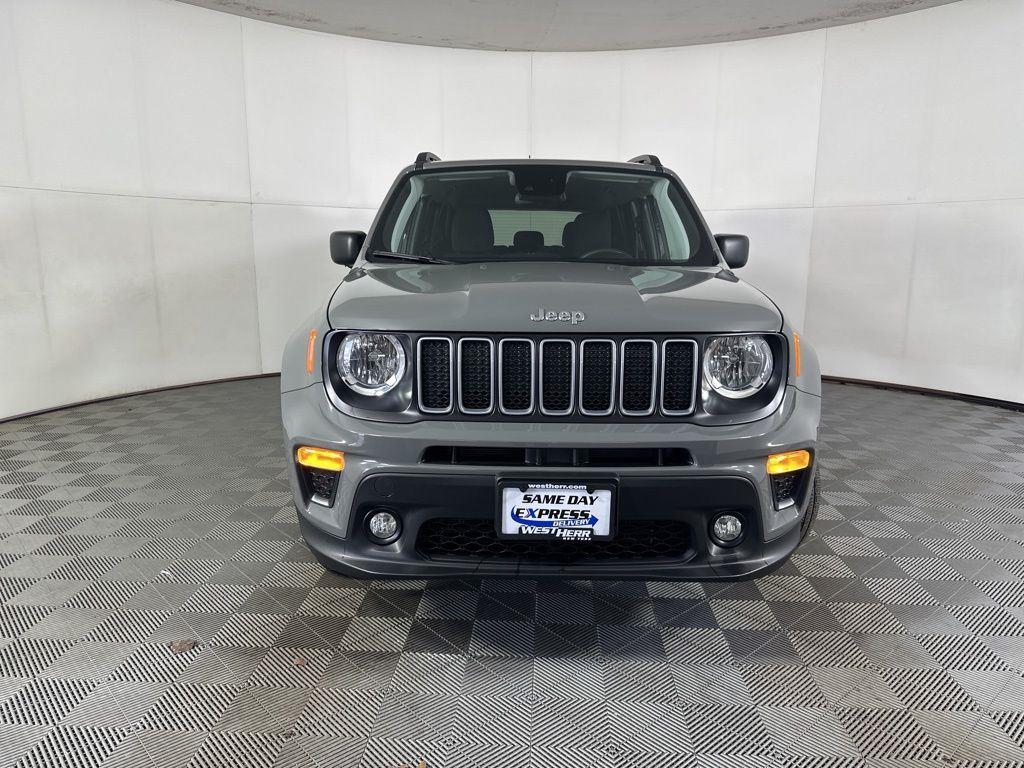 Used 2022 Sting-Gray Clearcoat Jeep Latitude image 9
