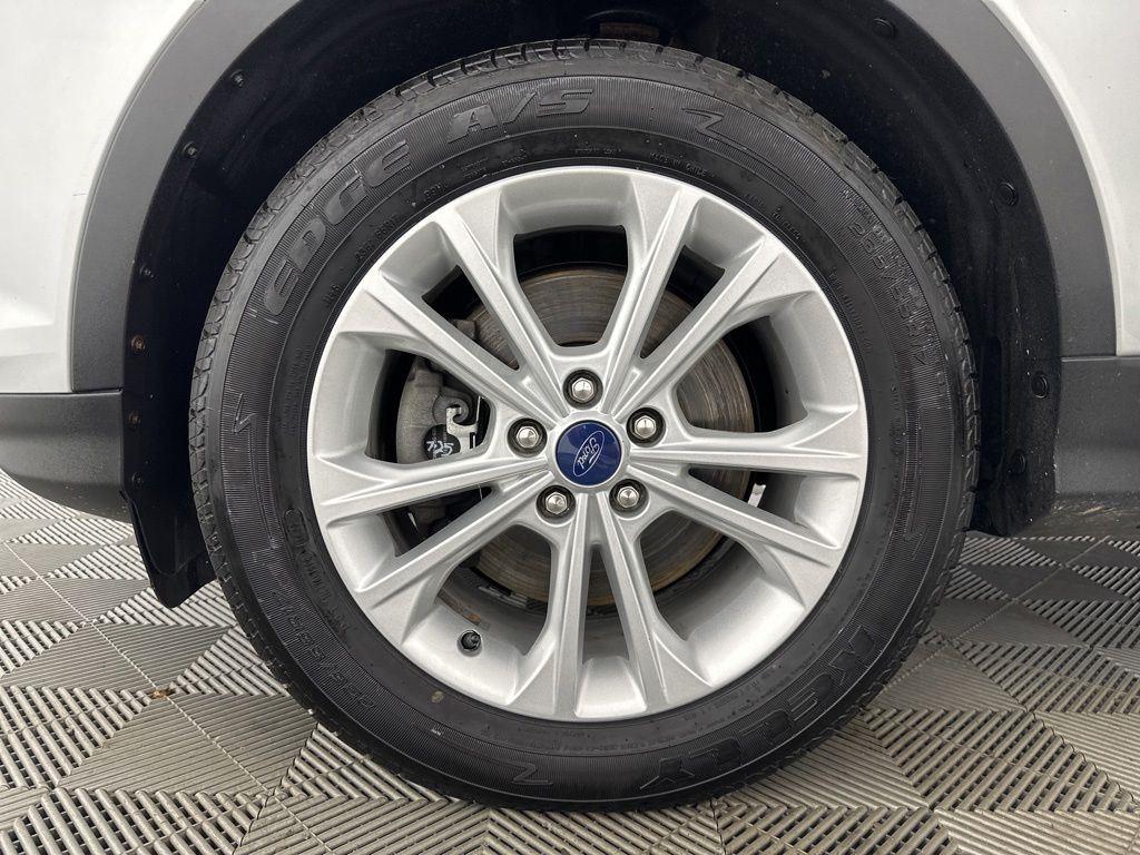 Used 2019 Ingot Silver Ford SE image 10