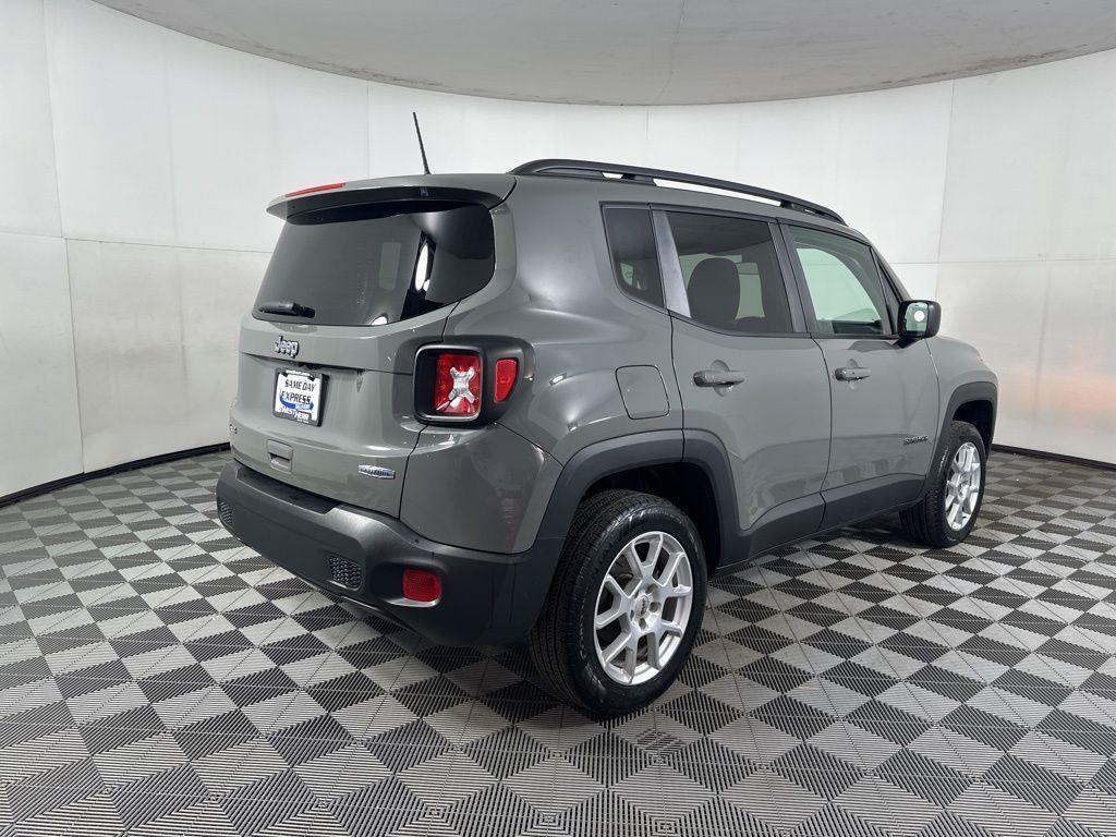 Used 2022 Sting-Gray Clearcoat Jeep Latitude image 21