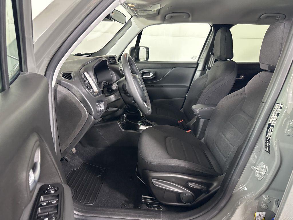 Used 2022 Sting-Gray Clearcoat Jeep Latitude image 25