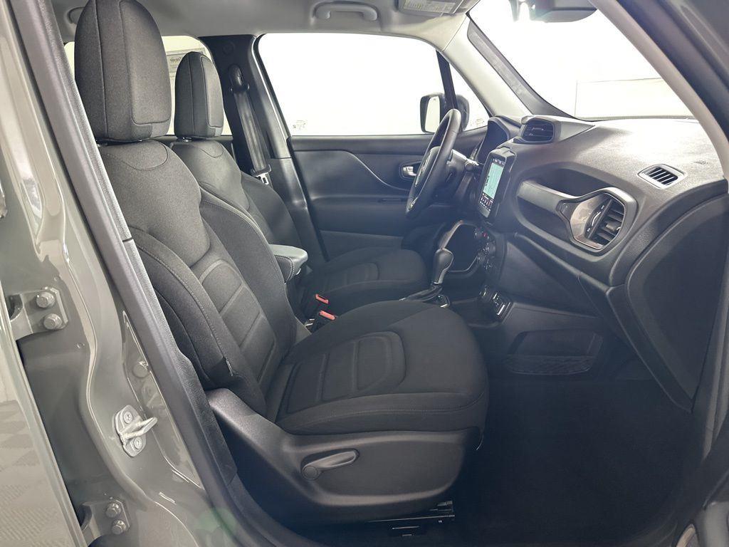 Used 2022 Sting-Gray Clearcoat Jeep Latitude image 31