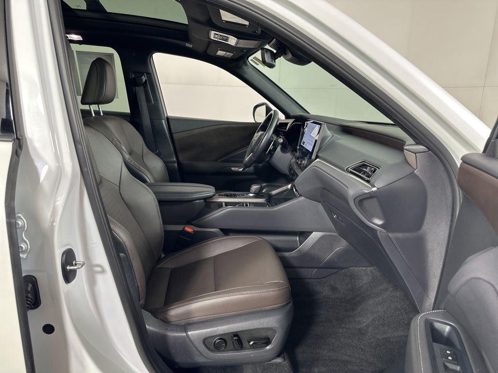 Used 2025 Pearl Lexus 350 Premium image 10
