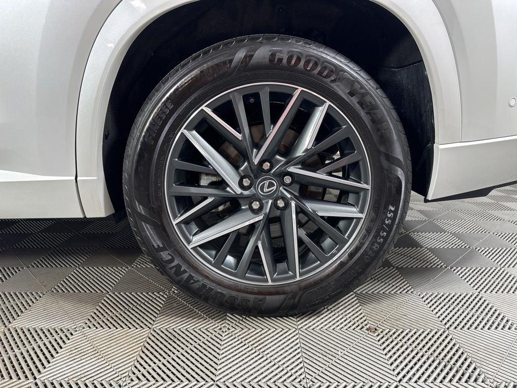 Used 2025 Pearl Lexus 350 Premium image 17