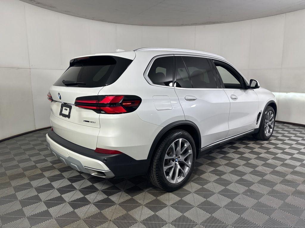 Used 2024 White Metallic BMW xDrive40i image 6