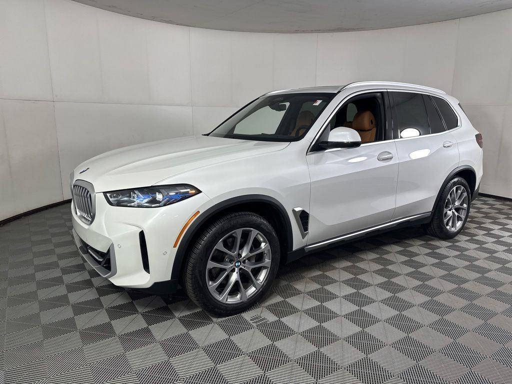Used 2024 White Metallic BMW xDrive40i image 27