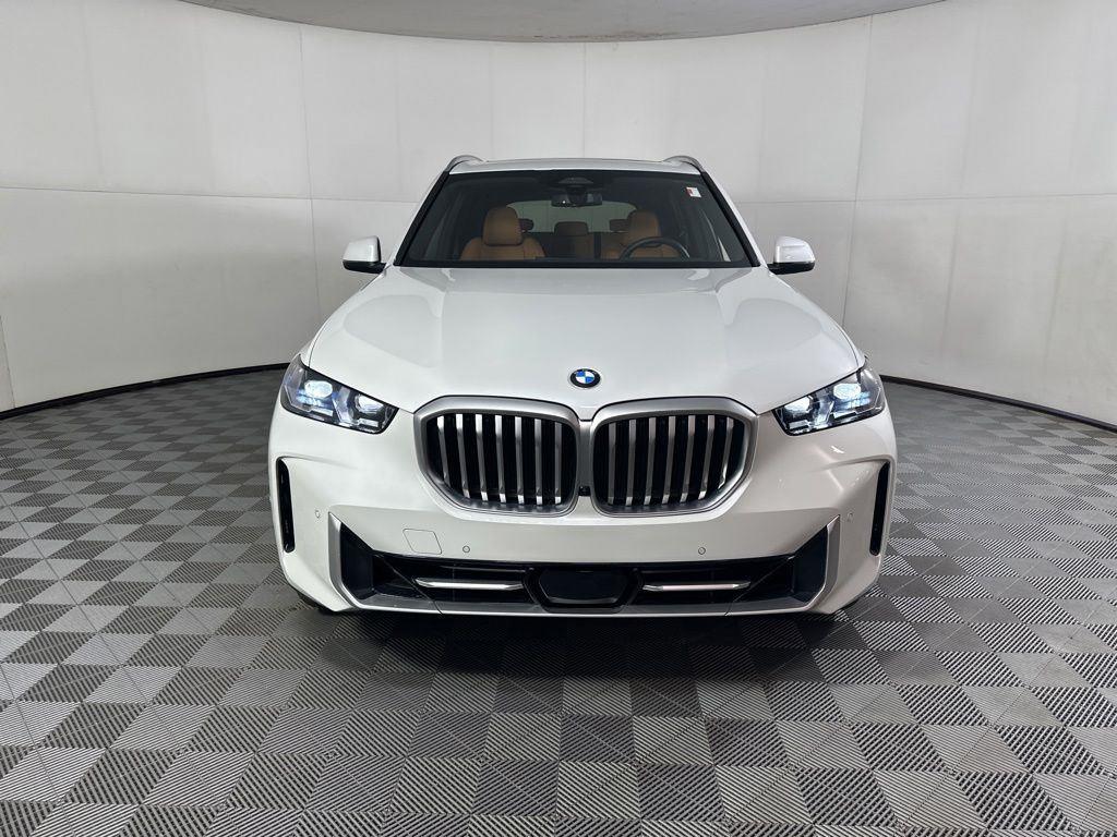 Used 2024 White Metallic BMW xDrive40i image 28