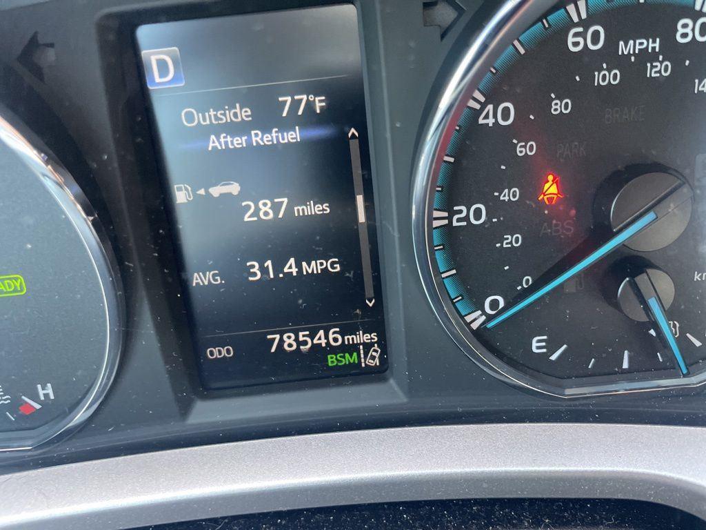 Used 2018 Aqua Toyota XLE image 2