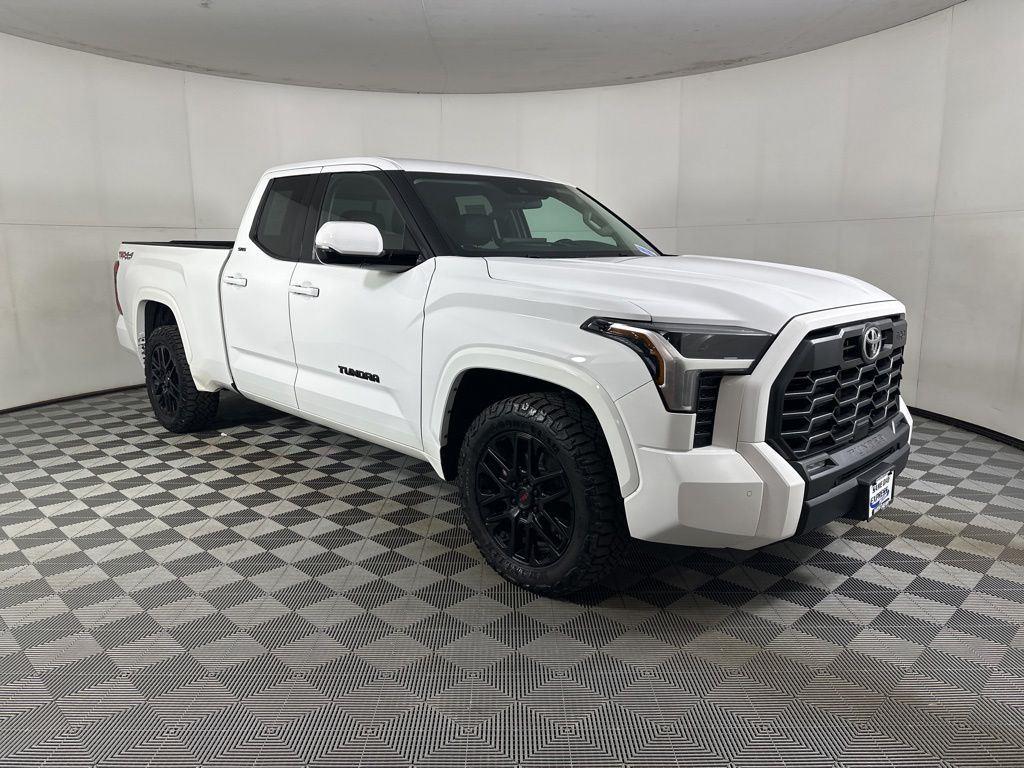 Used 2022 White Toyota SR5 image 13
