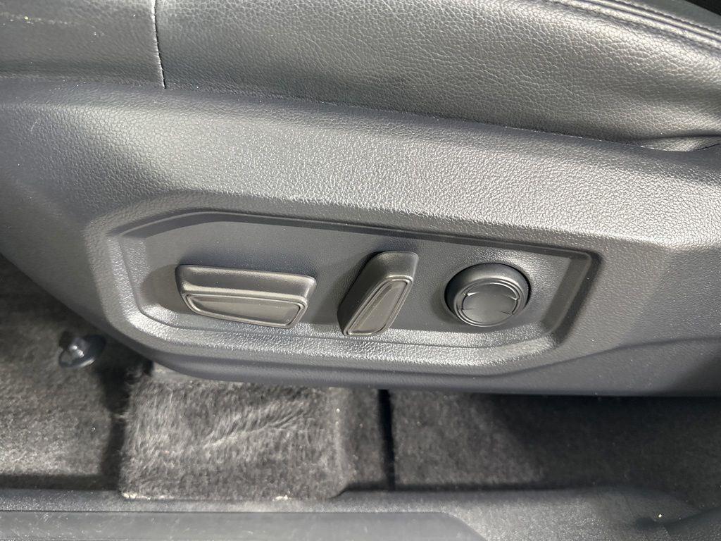 Used 2022 White Toyota SR5 image 16
