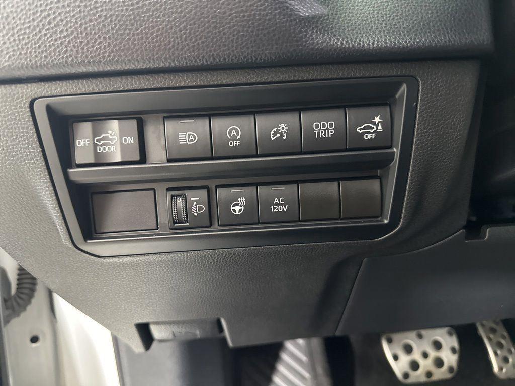 Used 2022 White Toyota SR5 image 18