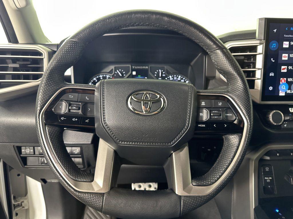 Used 2022 White Toyota SR5 image 21