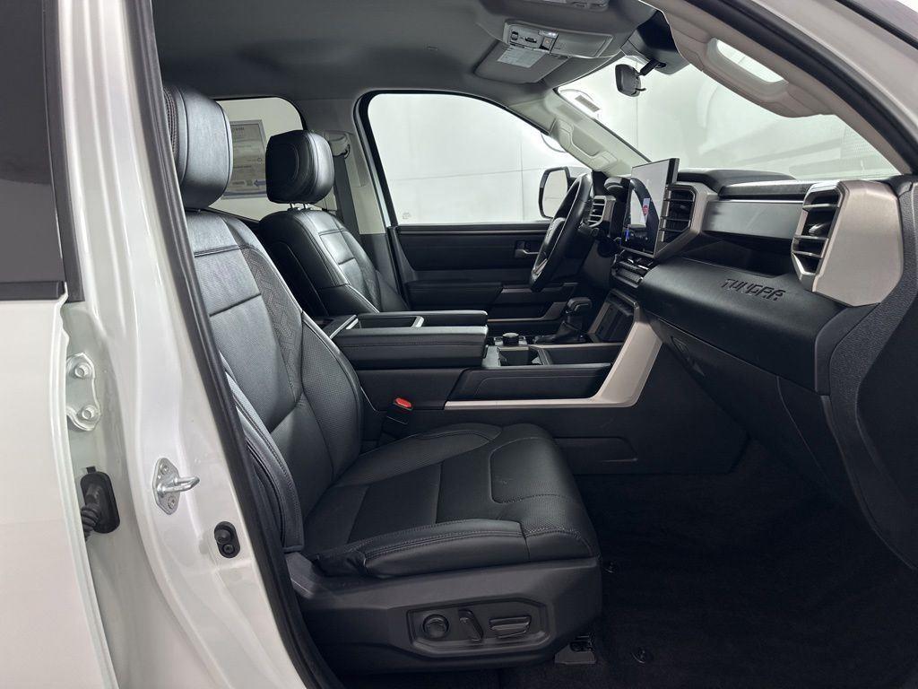 Used 2022 White Toyota SR5 image 31
