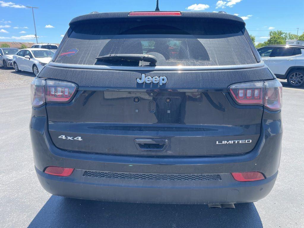 Used 2022 Diamond Black Crystal Pearlcoa Jeep Limited image 10