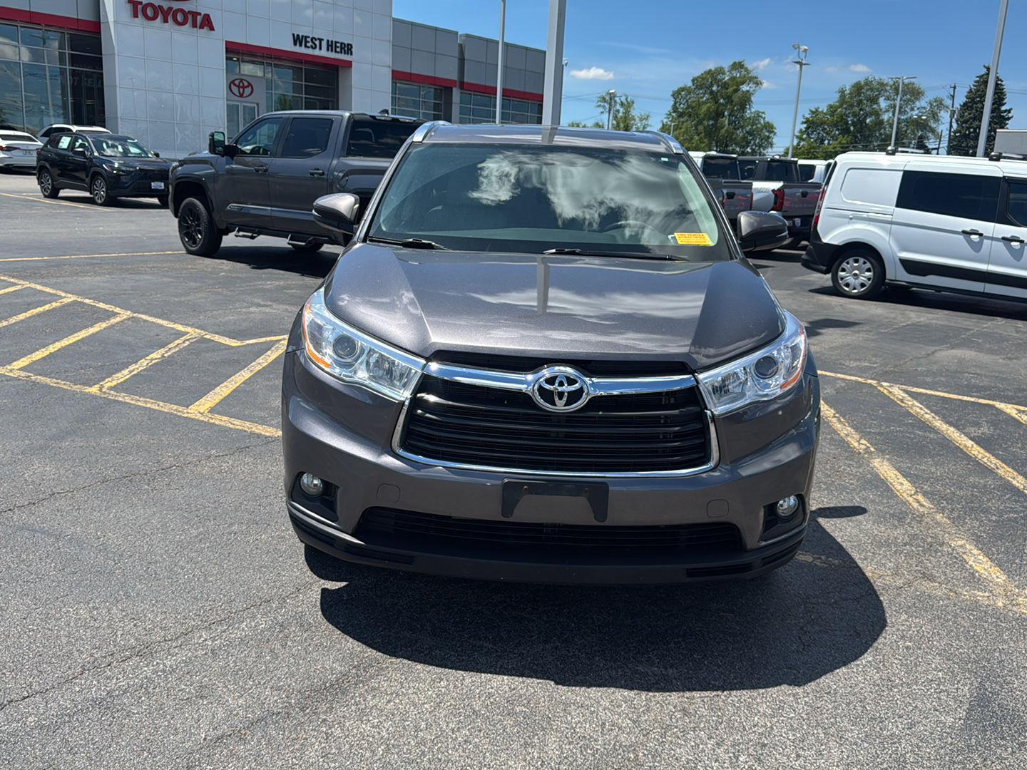 Used 2014 Predawn Gray Mica Toyota XLE image 2